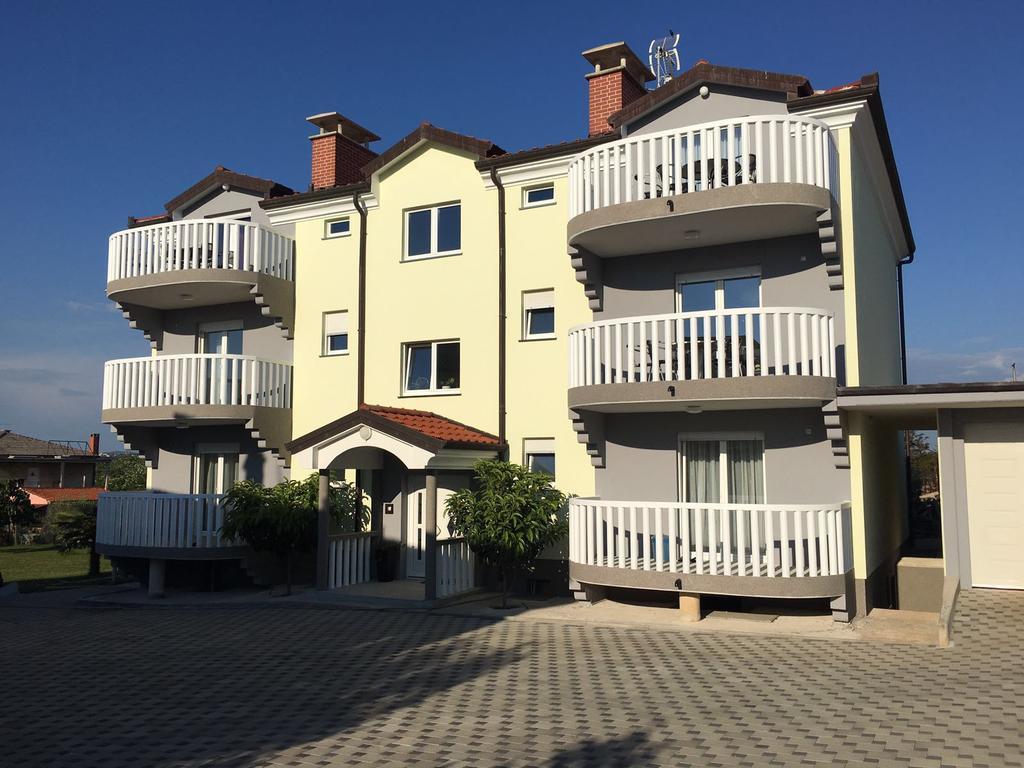 Apartments Barbic อูมัค ภายนอก รูปภาพ