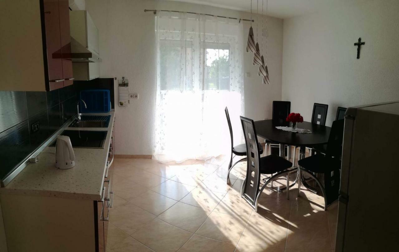 Apartments Barbic อูมัค ภายนอก รูปภาพ